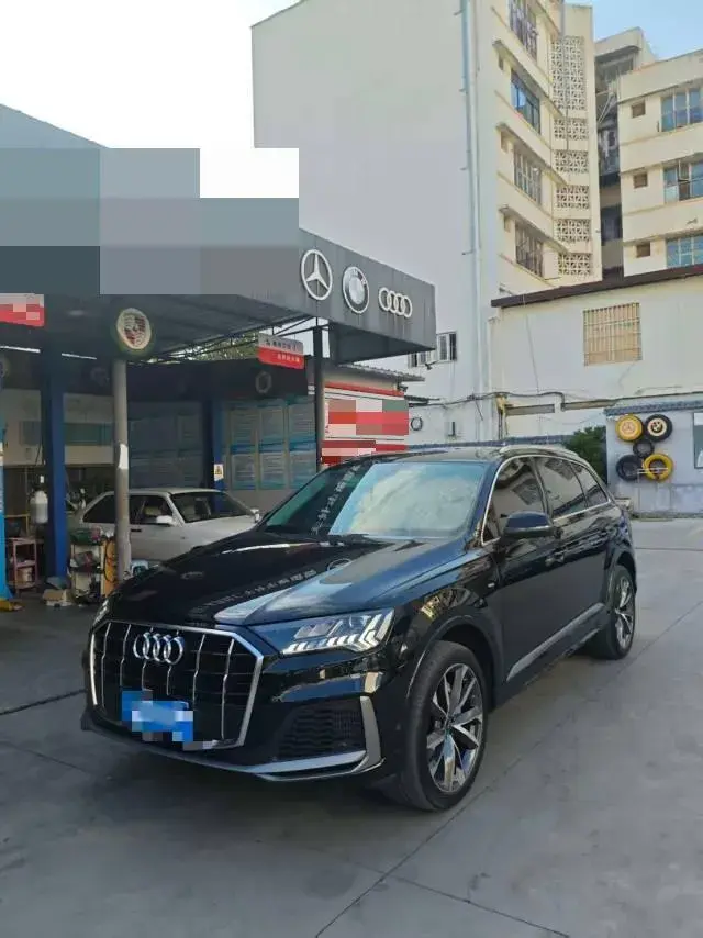 2023 AUDI Q7 view 1