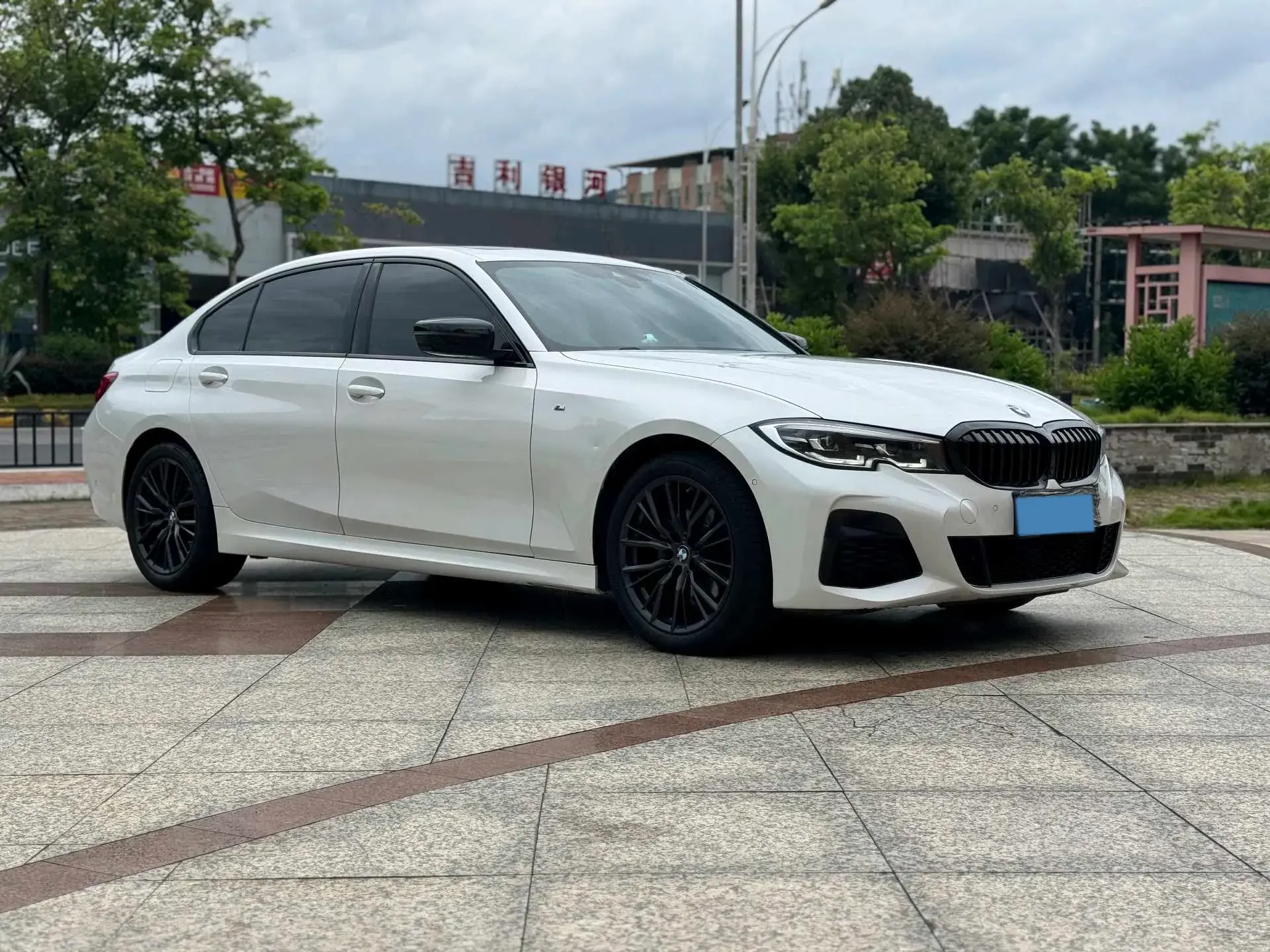 2021 BMW 3 thumbnail 3