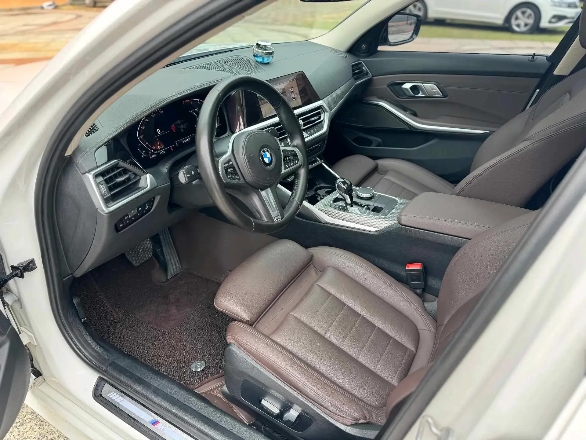 2021 BMW 3 thumbnail 4