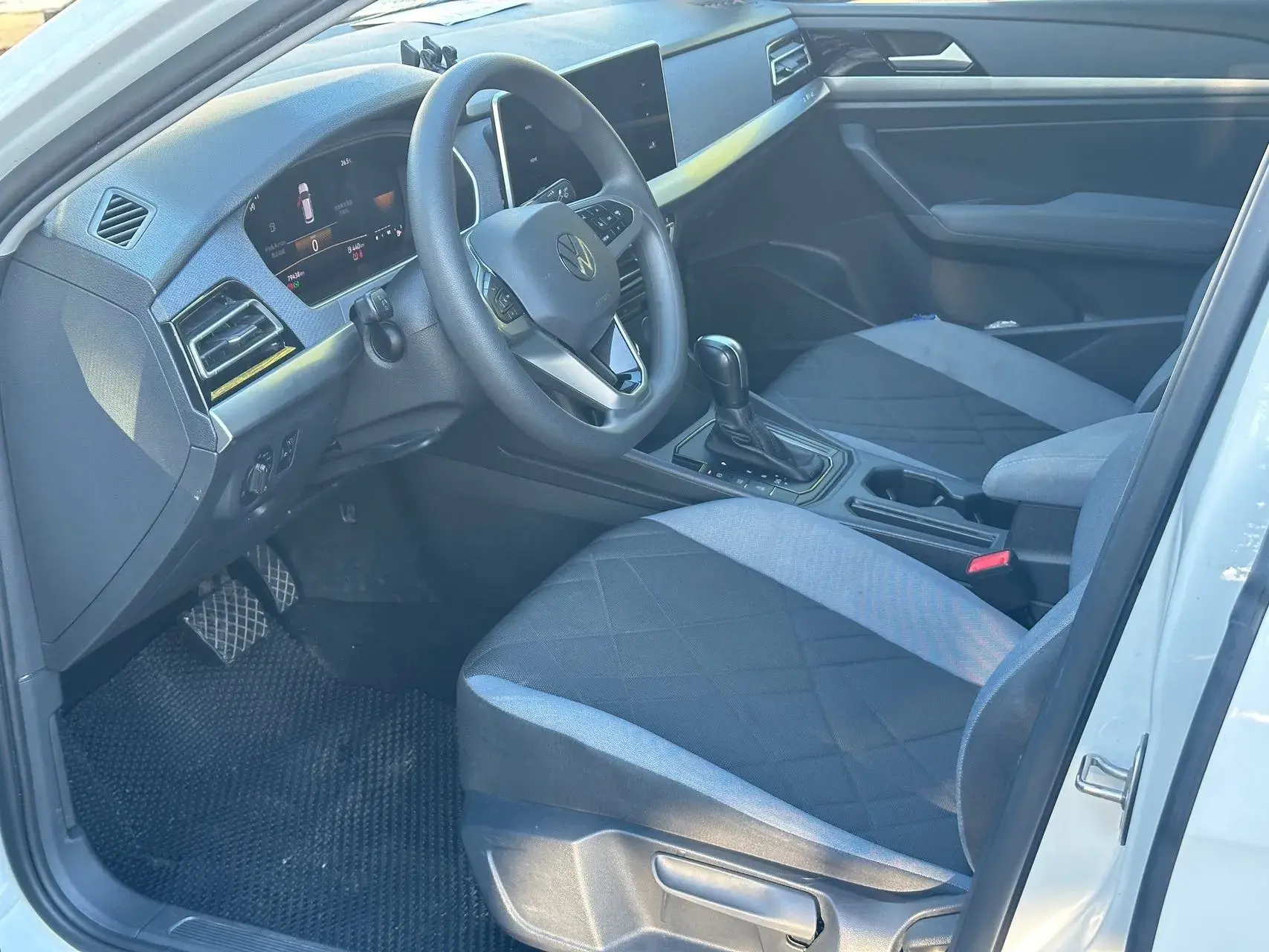 2023 VOLKSWAGEN LAVIDA thumbnail 4