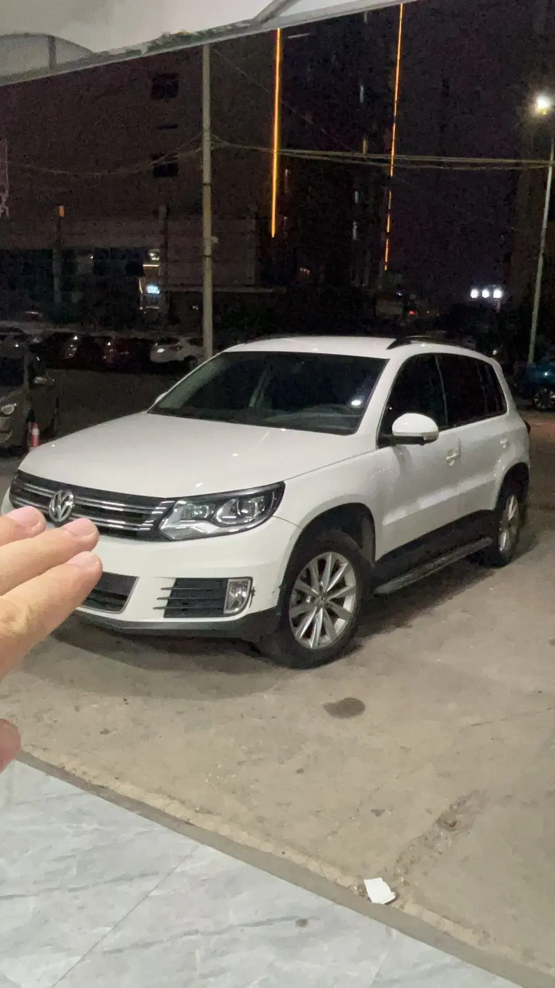 2017 VOLKSWAGEN TIGUAN view 1