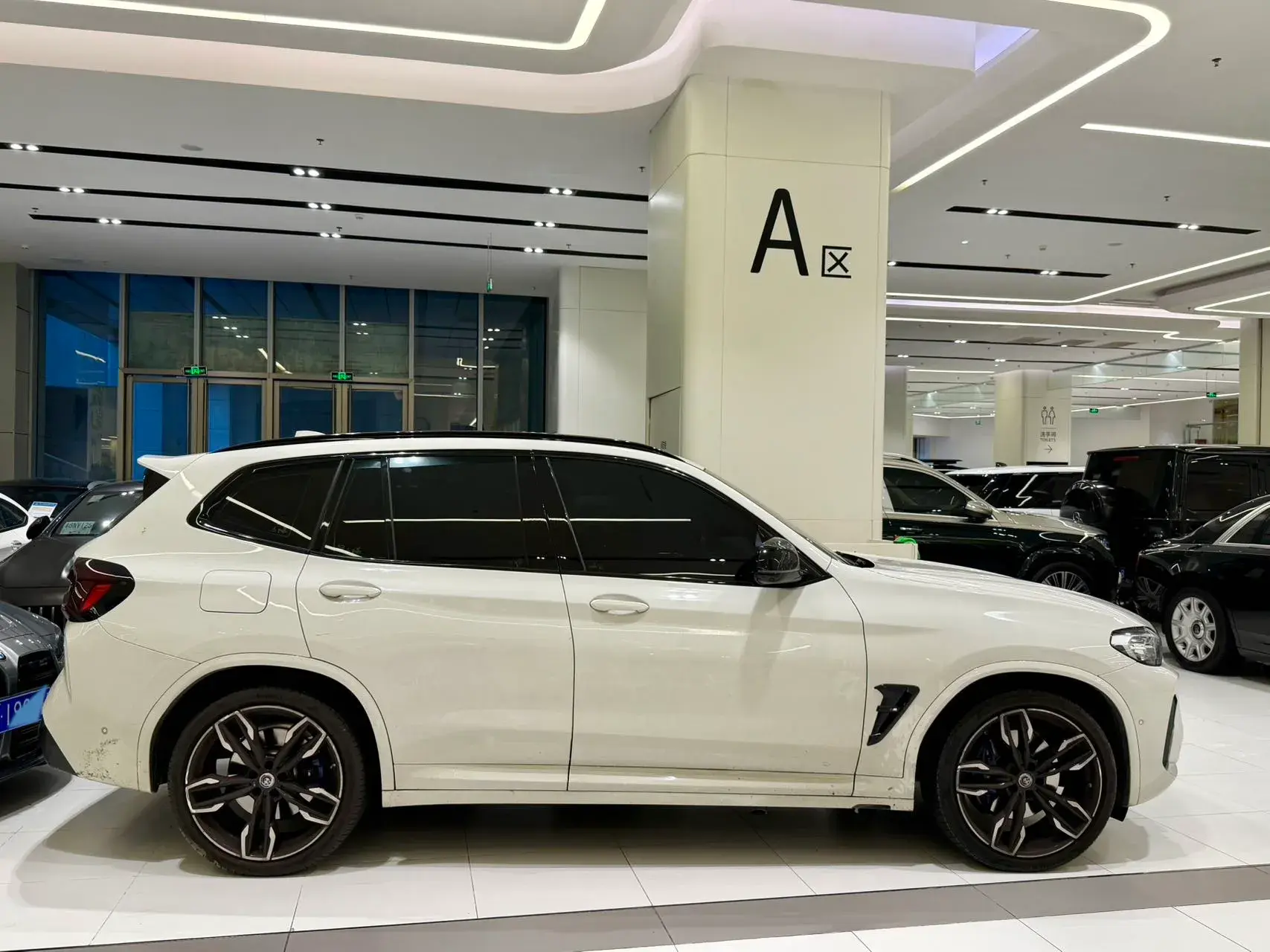 2022 BMW 3.0T thumbnail 3