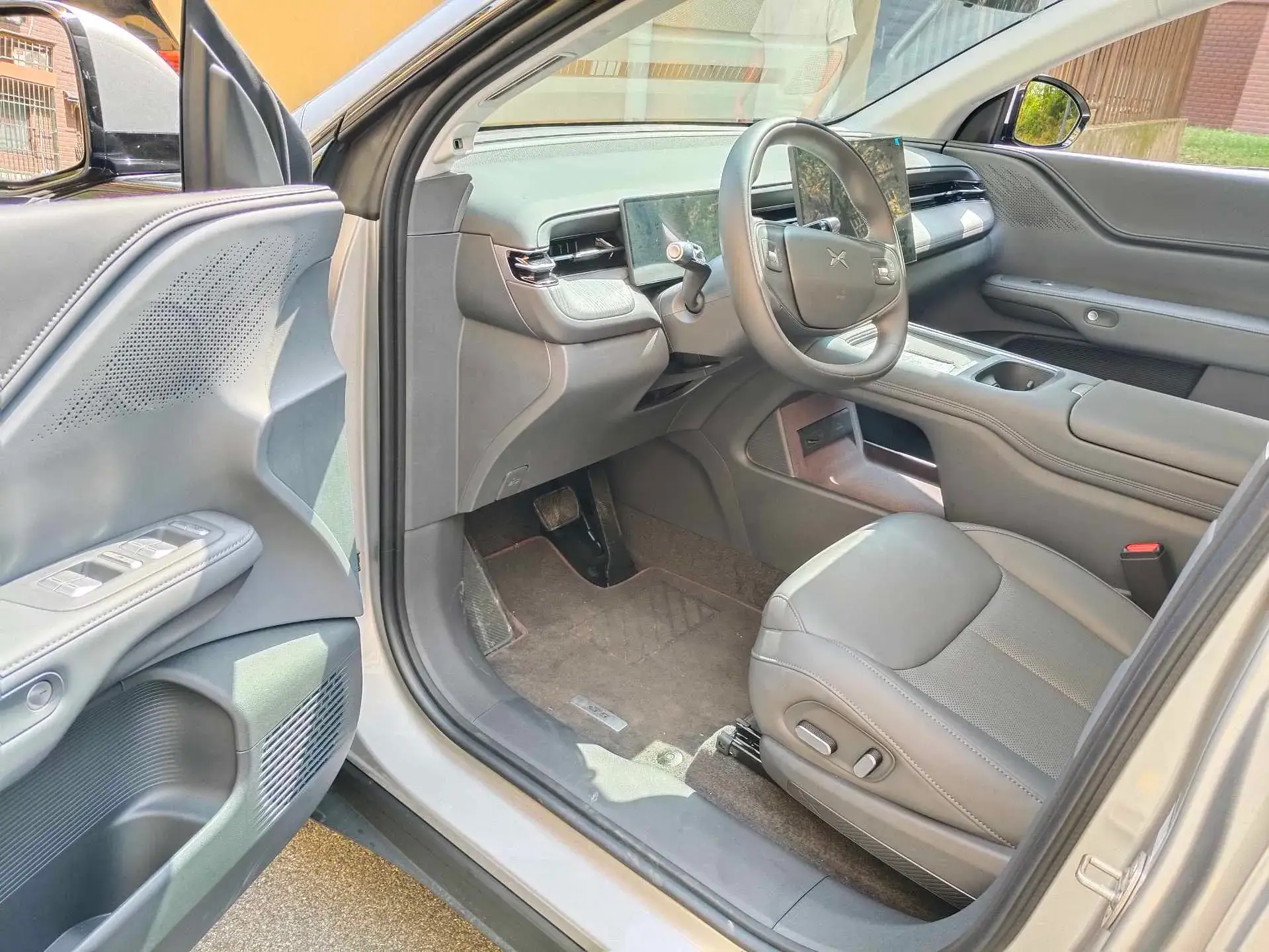 2025 XPENG G6 thumbnail 4