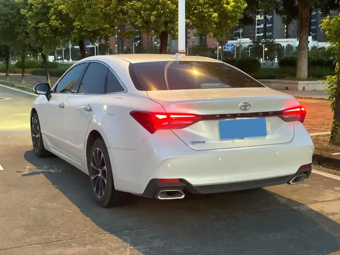 2022 TOYOTA AVALON thumbnail 4