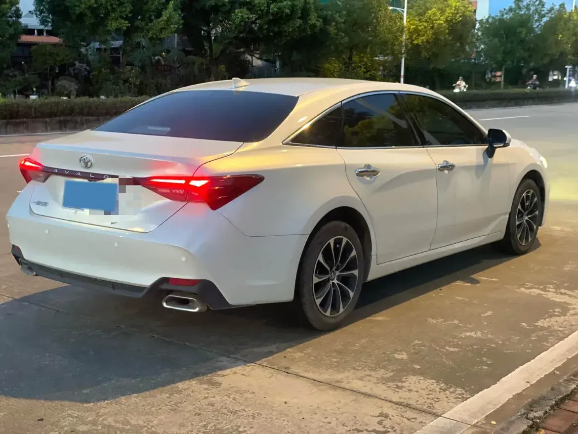 2022 TOYOTA AVALON thumbnail 3