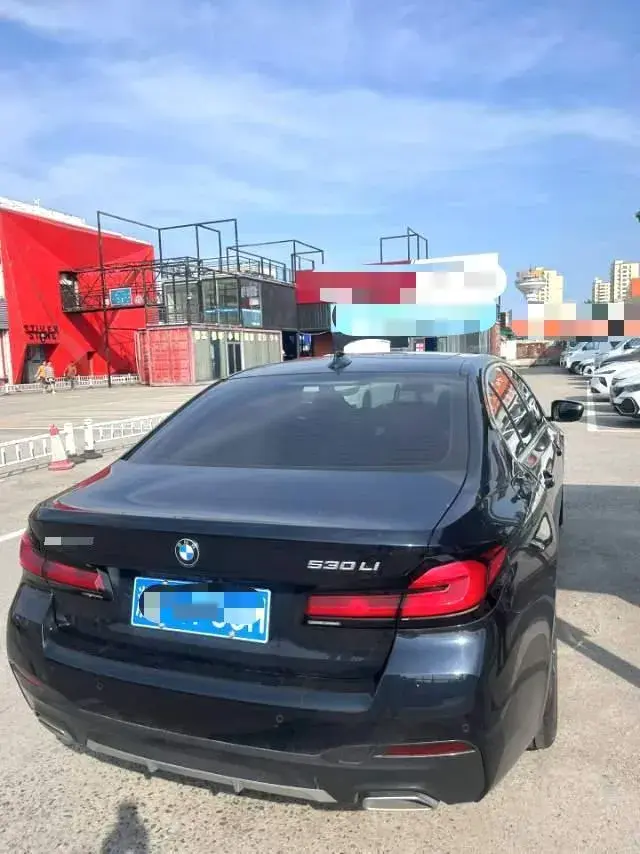 2022 BMW 5 thumbnail 4