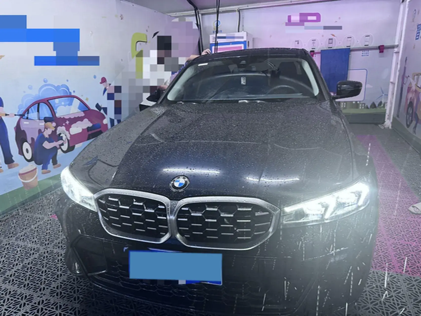 2025 BMW 3 thumbnail 2