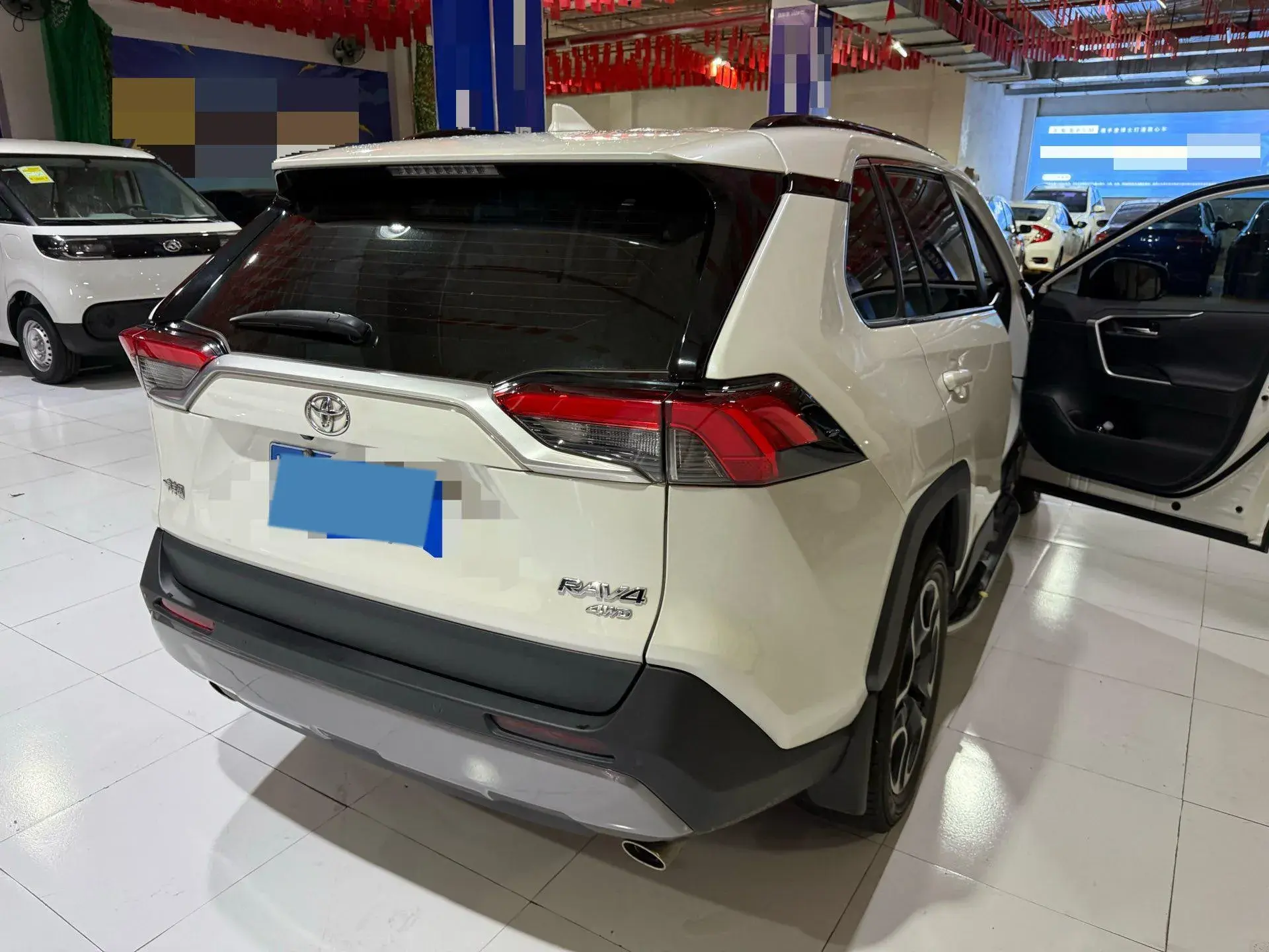 2020 TOYOTA RAV4 thumbnail 3