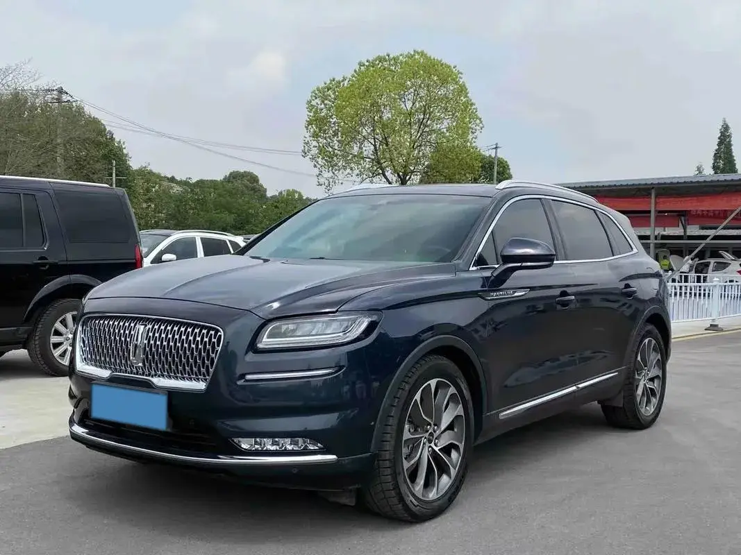 2021 LINCOLN NAUTILUS view 1