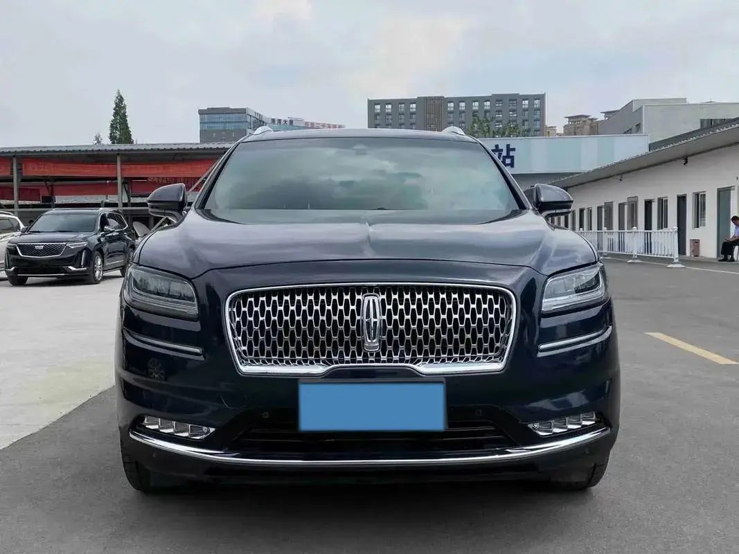 2021 LINCOLN NAUTILUS thumbnail 2