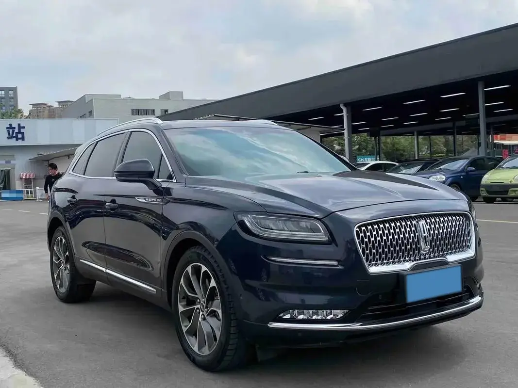 2021 LINCOLN NAUTILUS thumbnail 3