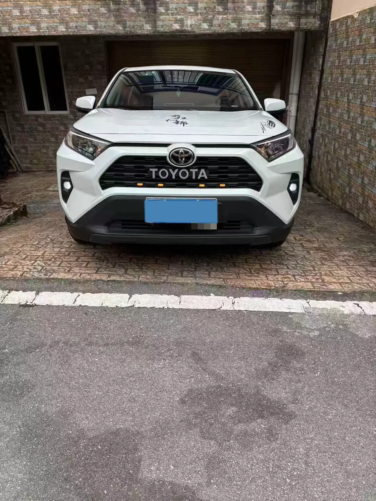 2023 TOYOTA RAV4 thumbnail 3