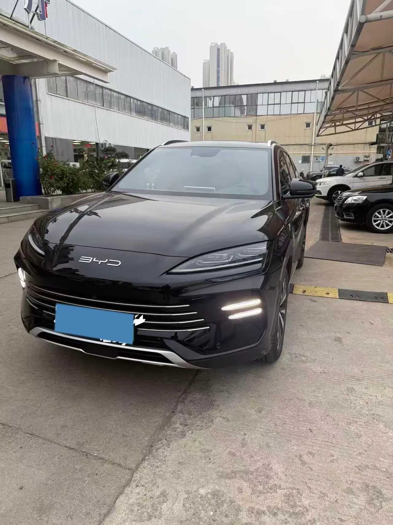 2023 BYD SONG view 1