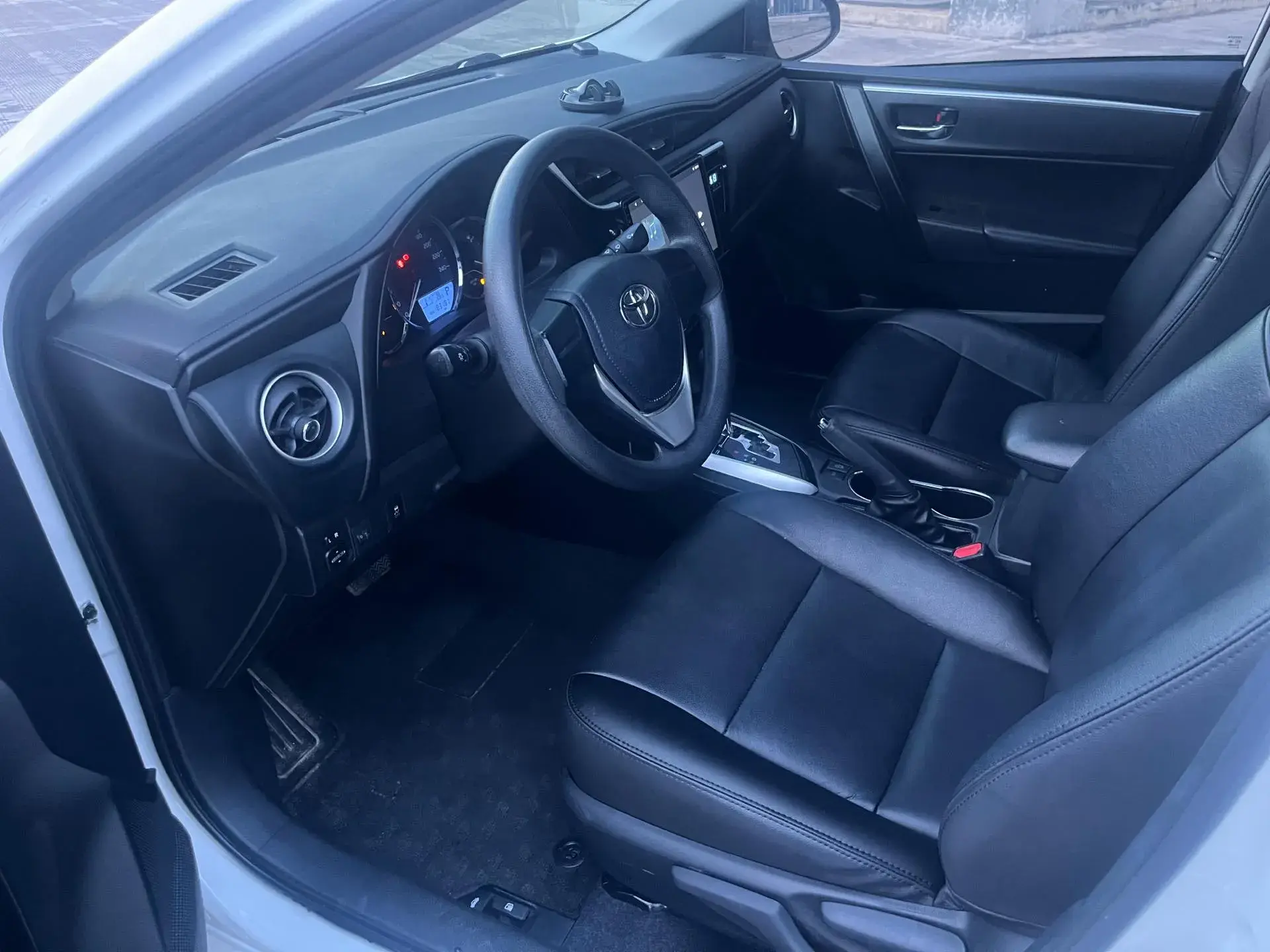 2018 TOYOTA COROLLA thumbnail 4