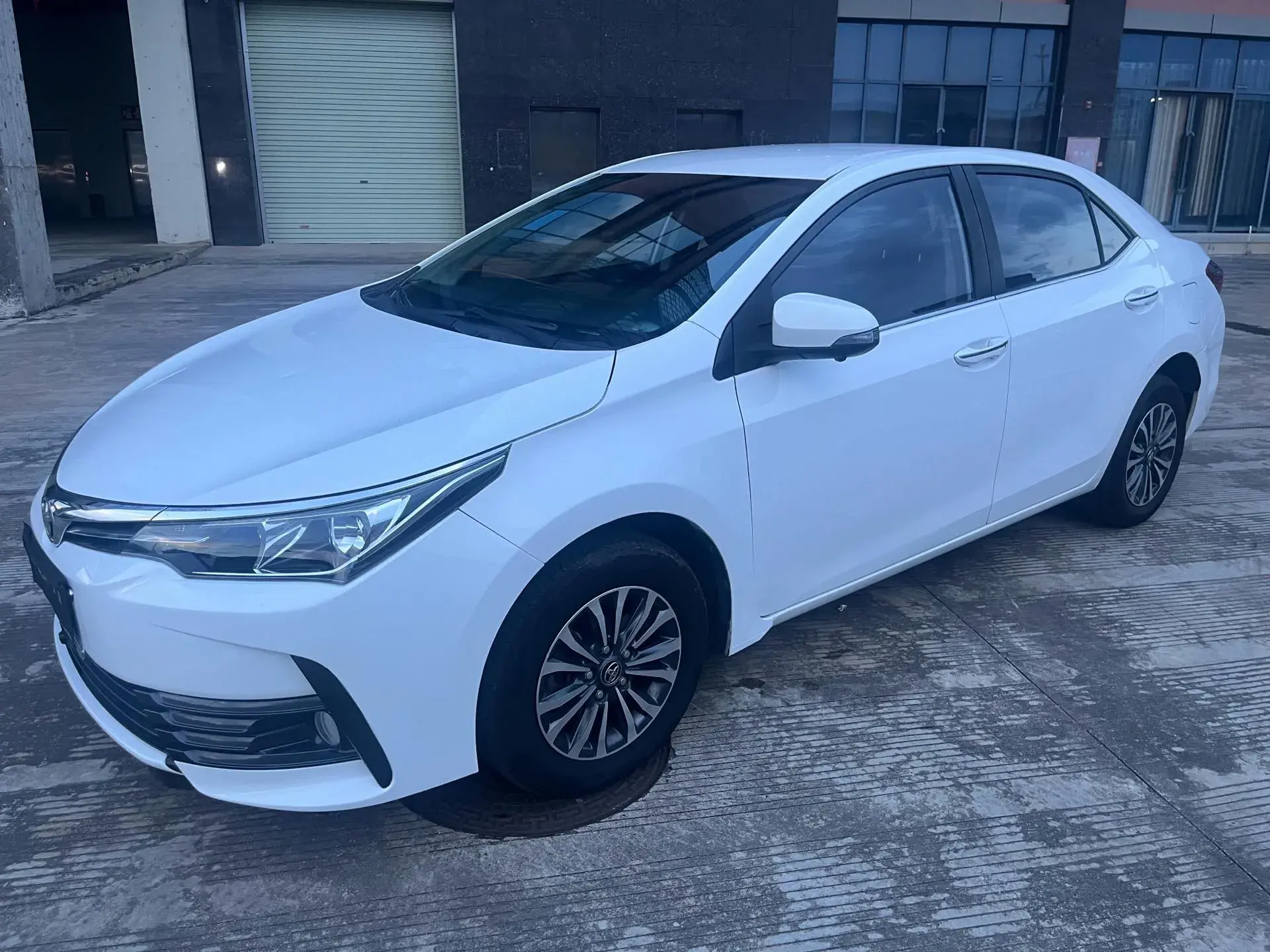 2018 TOYOTA COROLLA view 1