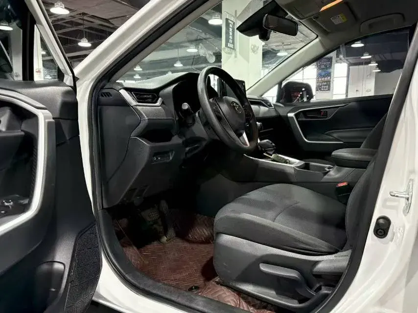 2023 TOYOTA RAV4 thumbnail 4