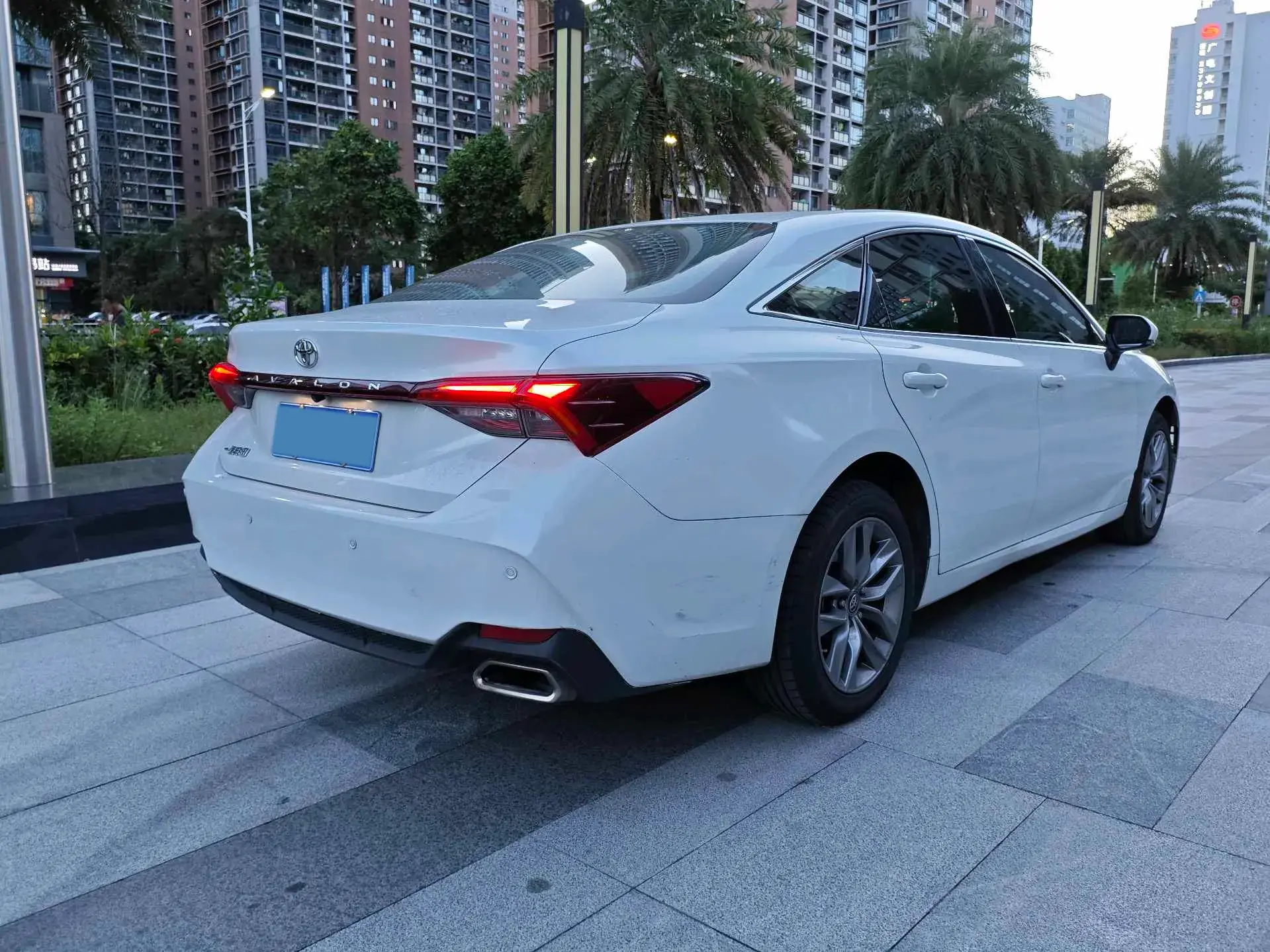 2019 TOYOTA AVALON thumbnail 4