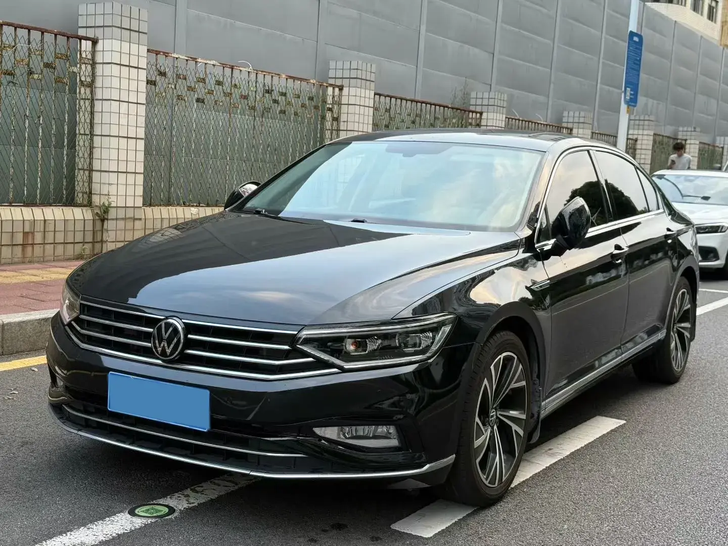 2020 VOLKSWAGEN MAGOTAN view 1