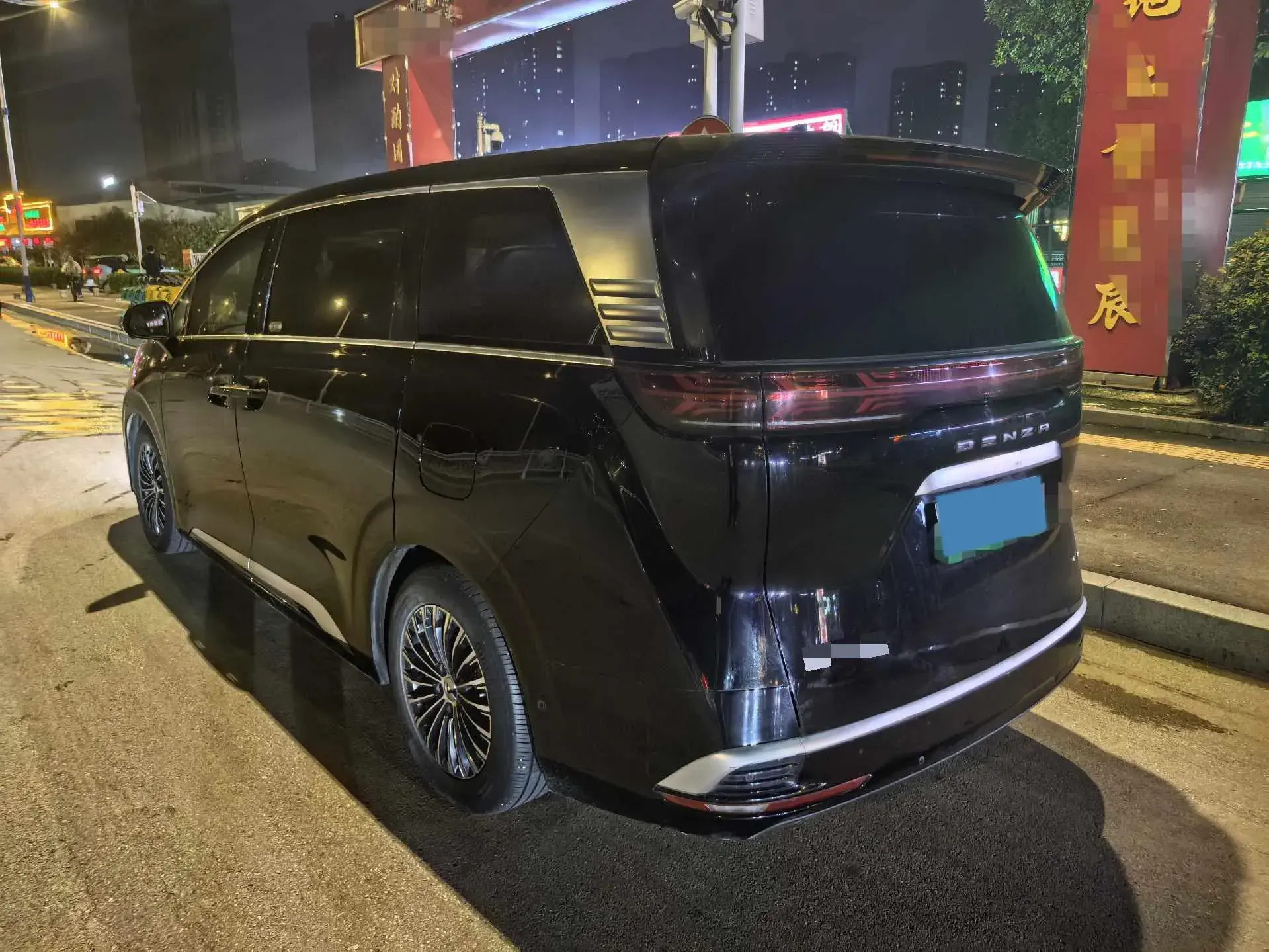 2022 DENZA D9 thumbnail 3