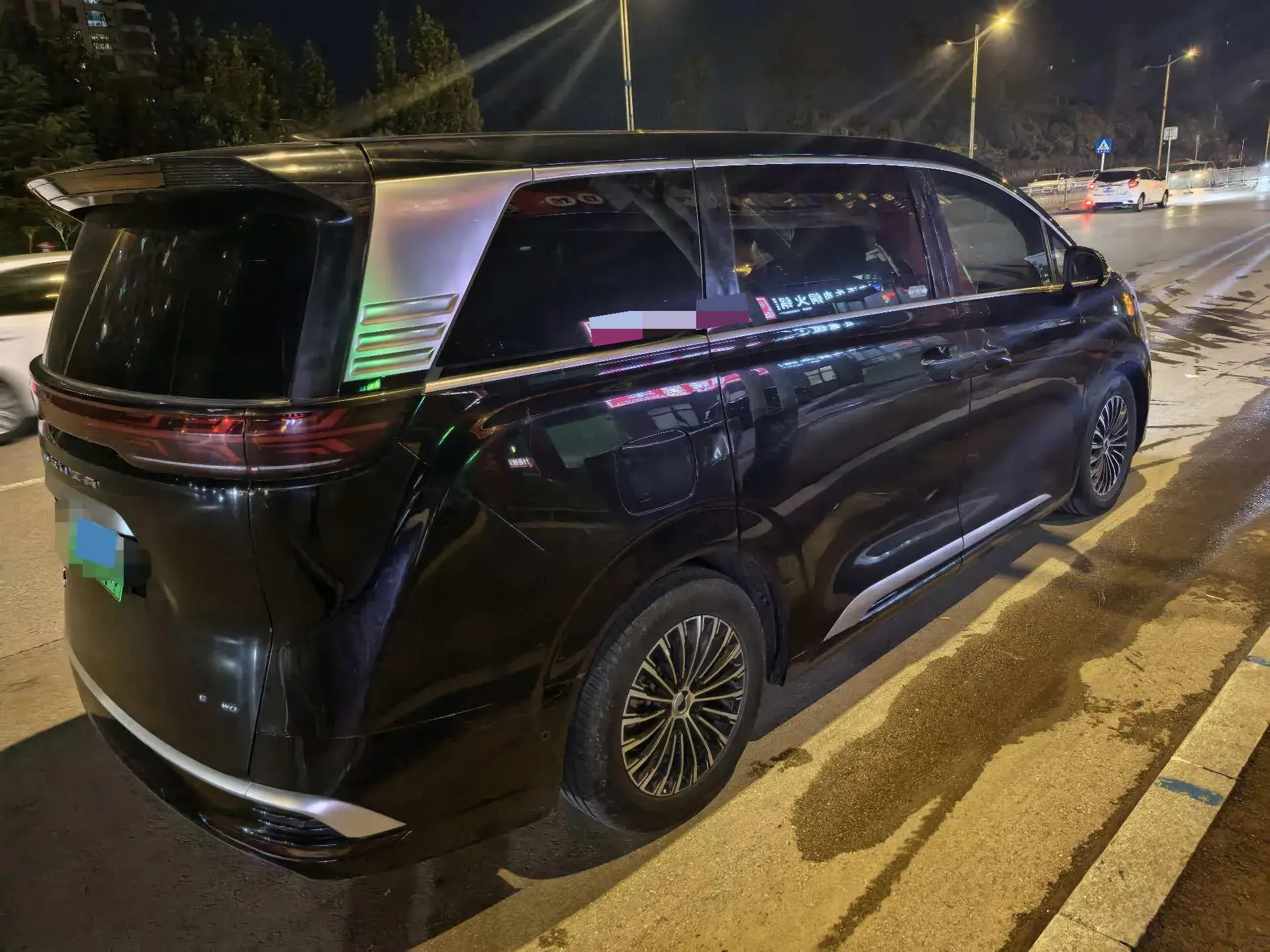 2022 DENZA D9 thumbnail 4