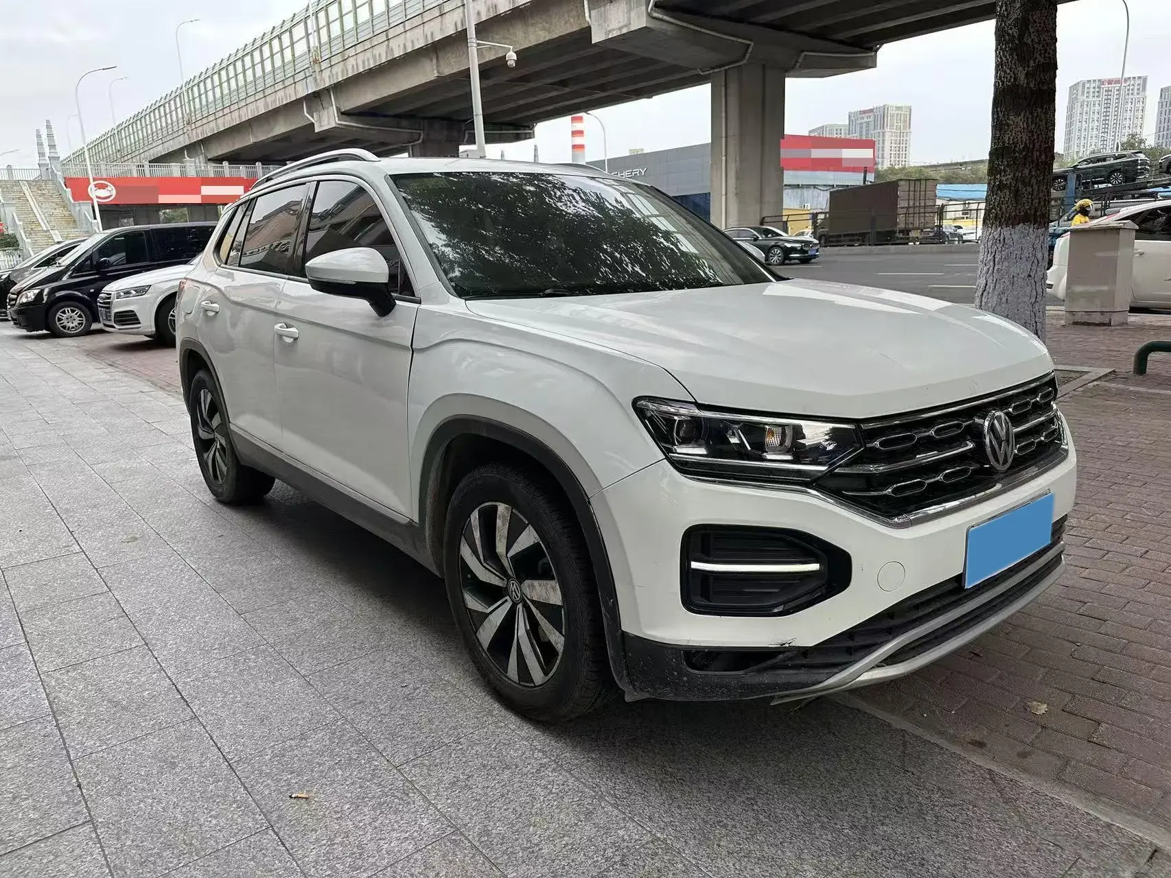 2019 VOLKSWAGEN TAYRON thumbnail 3