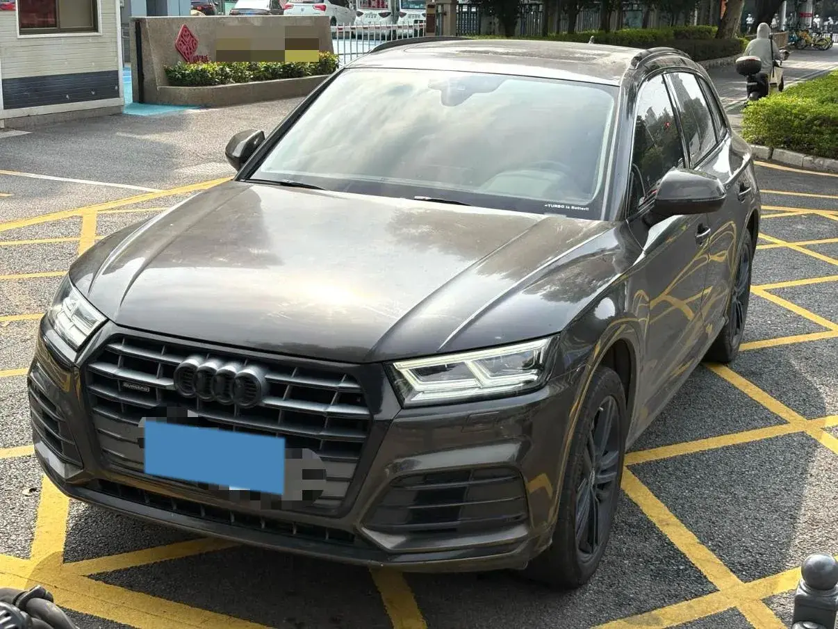2020 AUDI Q5L view 1