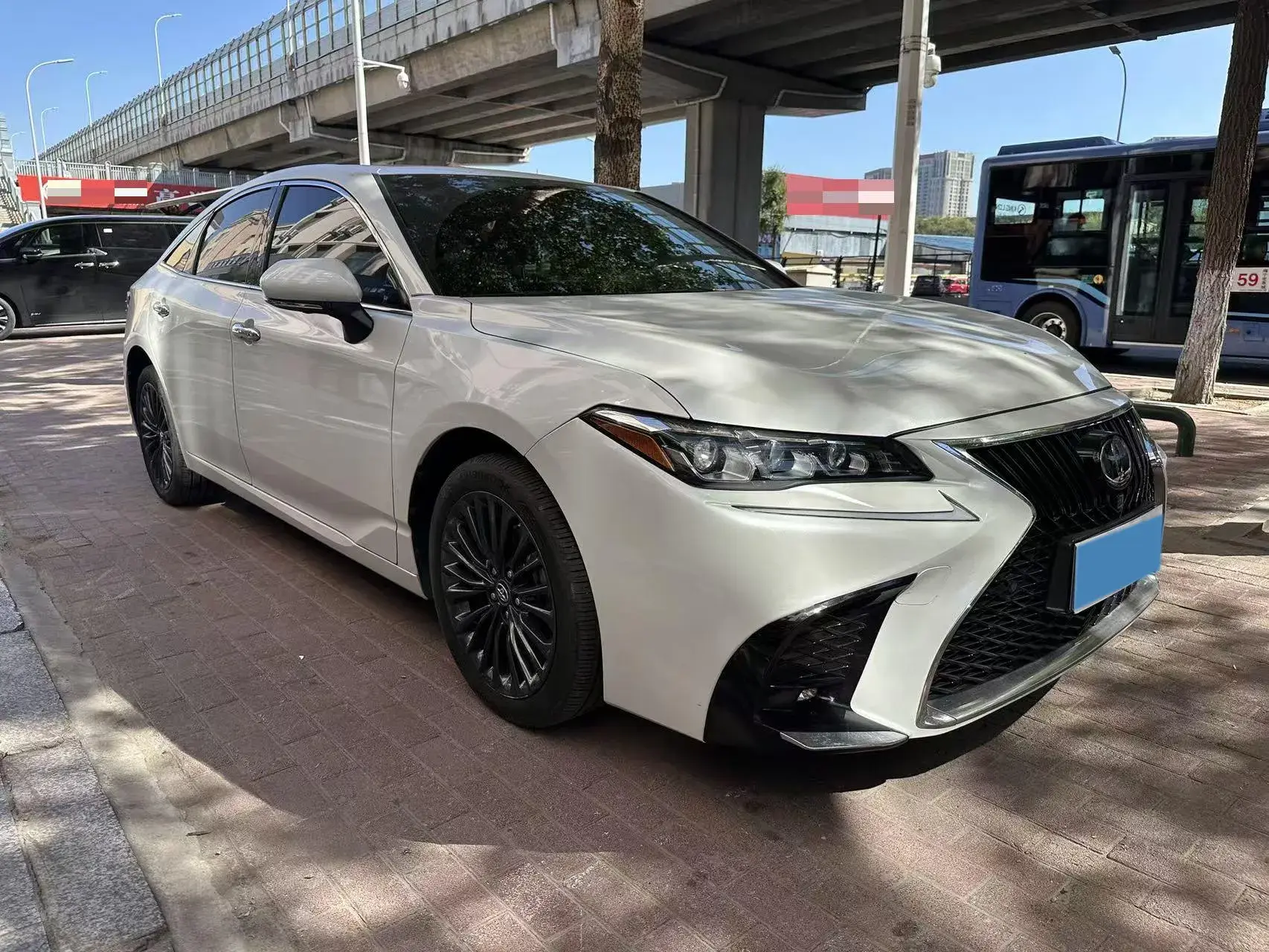 2019 TOYOTA AVALON thumbnail 3