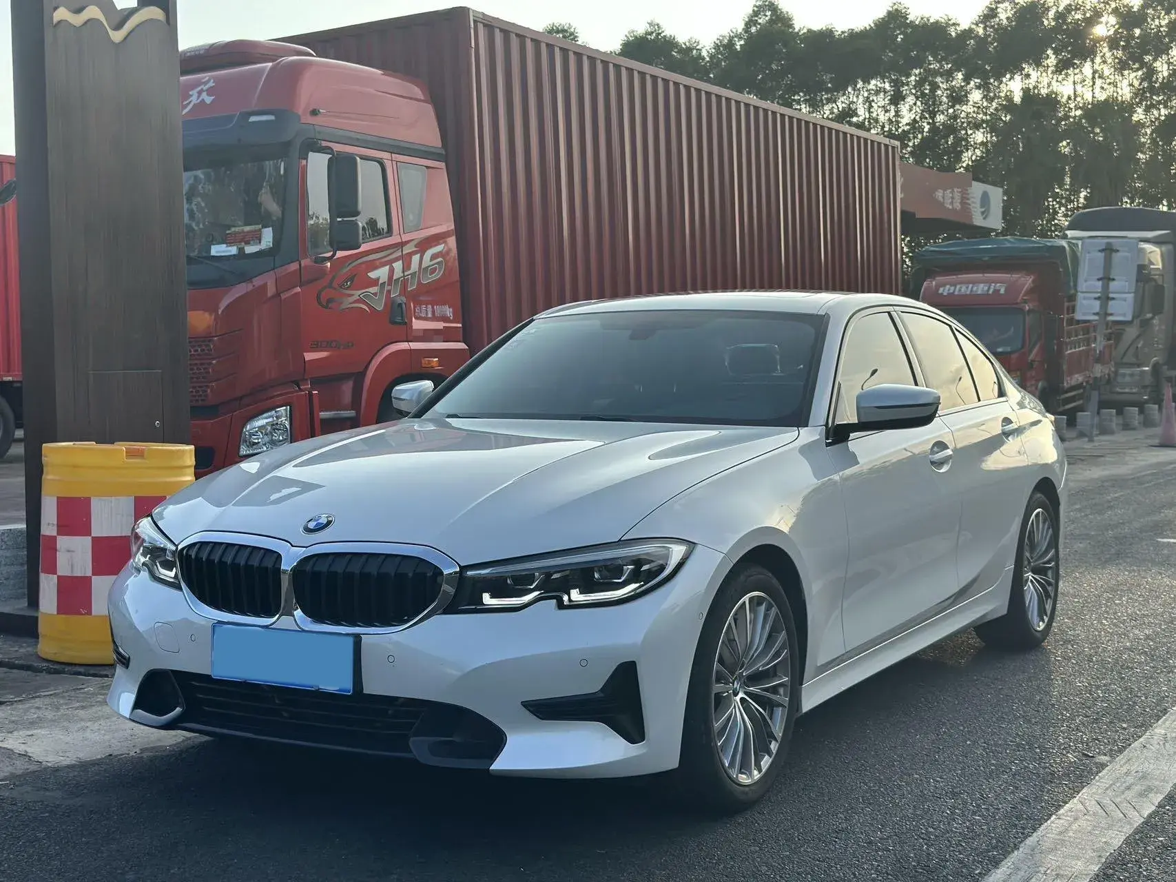 2021 BMW 3 view 1