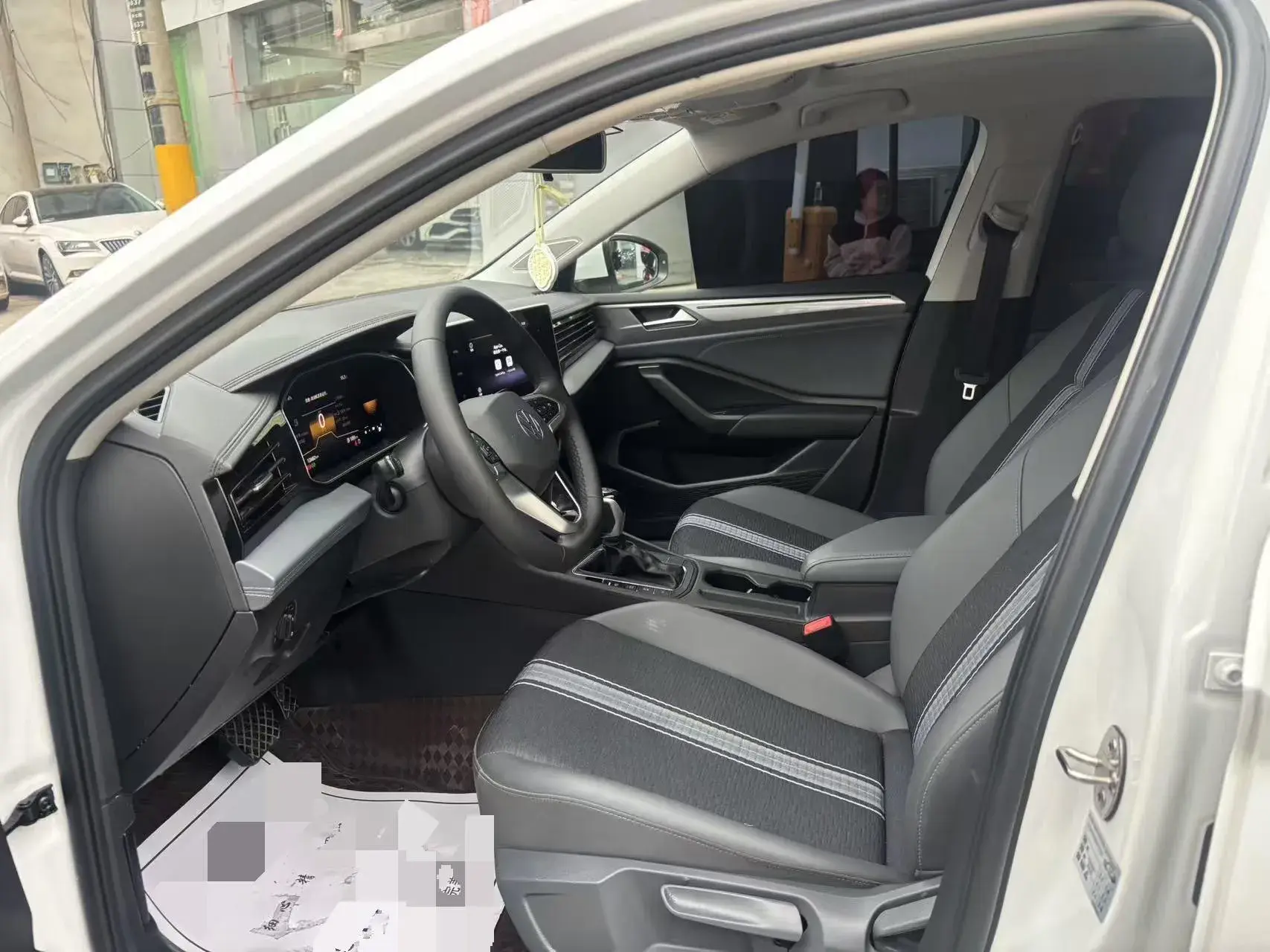 2024 VOLKSWAGEN SAGITAR thumbnail 4