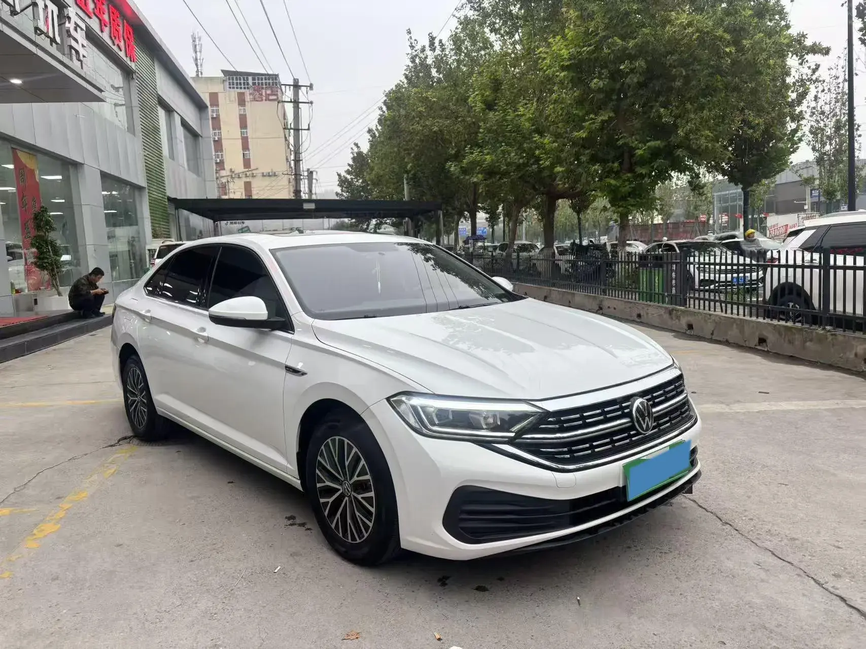 2024 VOLKSWAGEN SAGITAR thumbnail 3