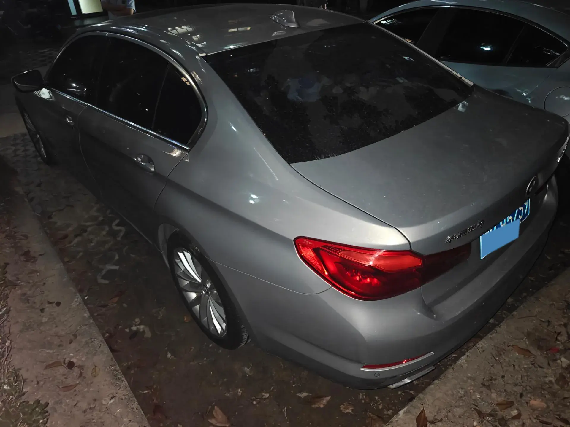 2020 BMW 5 thumbnail 4