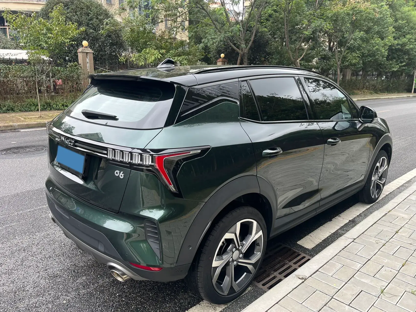 2023 LYNK&CO 06 thumbnail 4