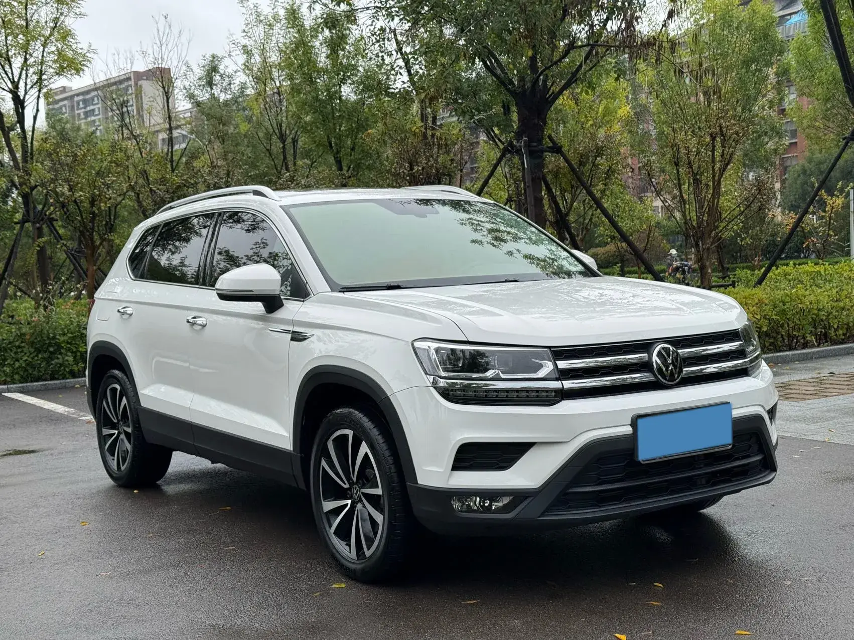 2022 VOLKSWAGEN THARU thumbnail 3