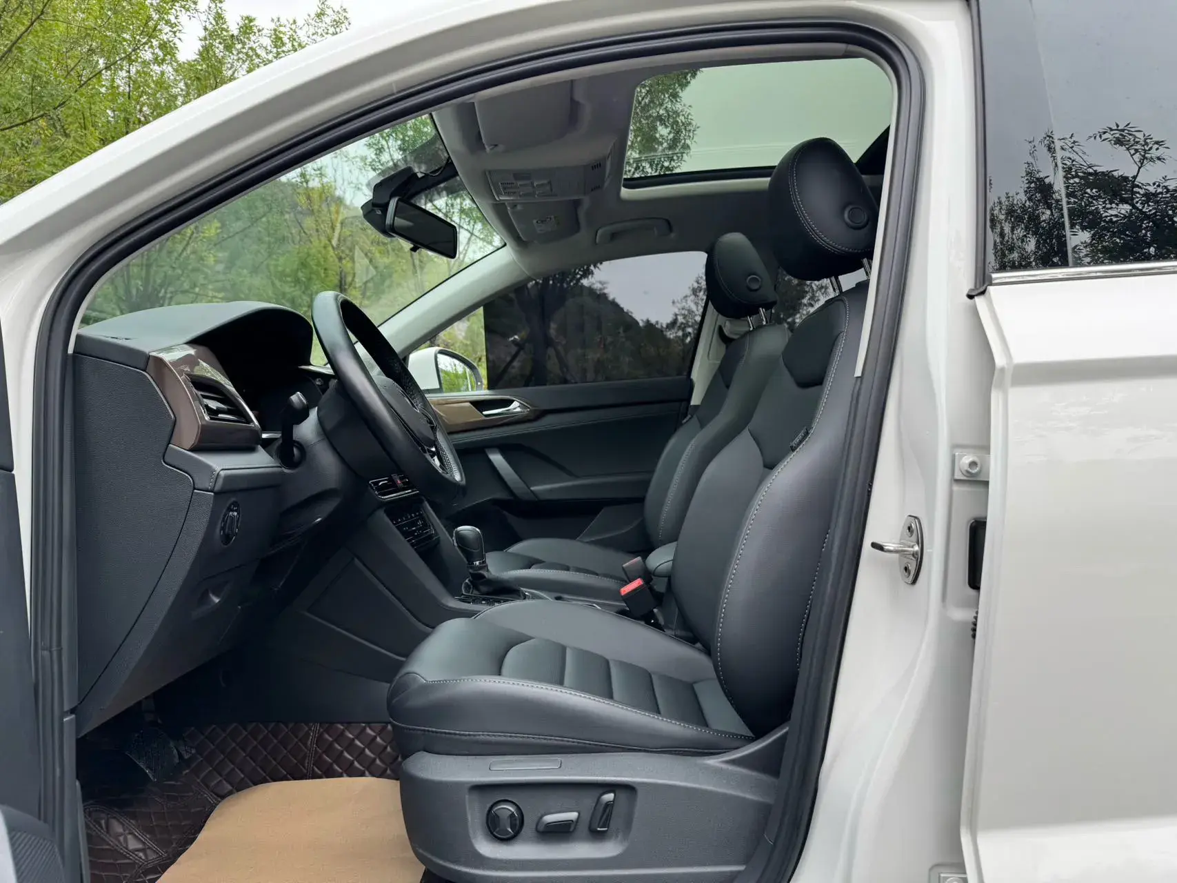 2022 VOLKSWAGEN THARU thumbnail 4