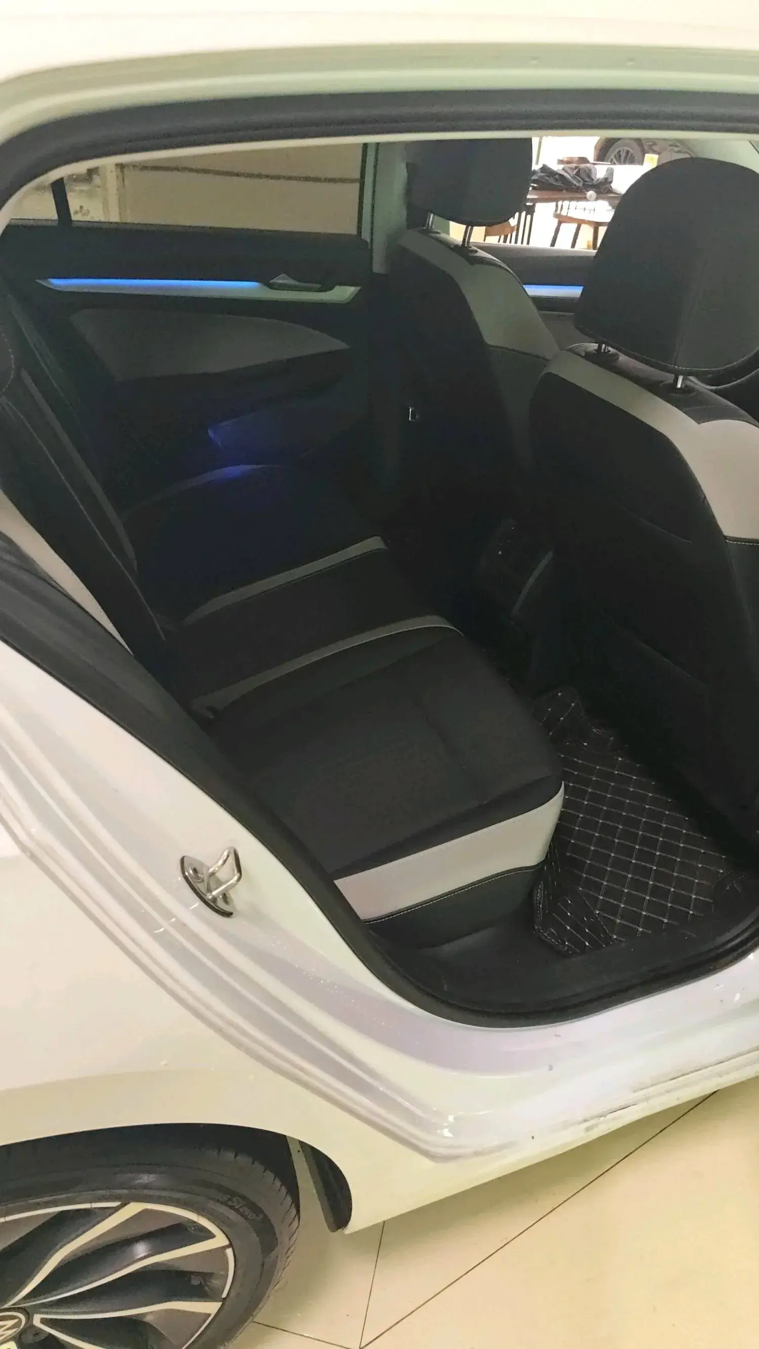 2024 VOLKSWAGEN GOLF thumbnail 4