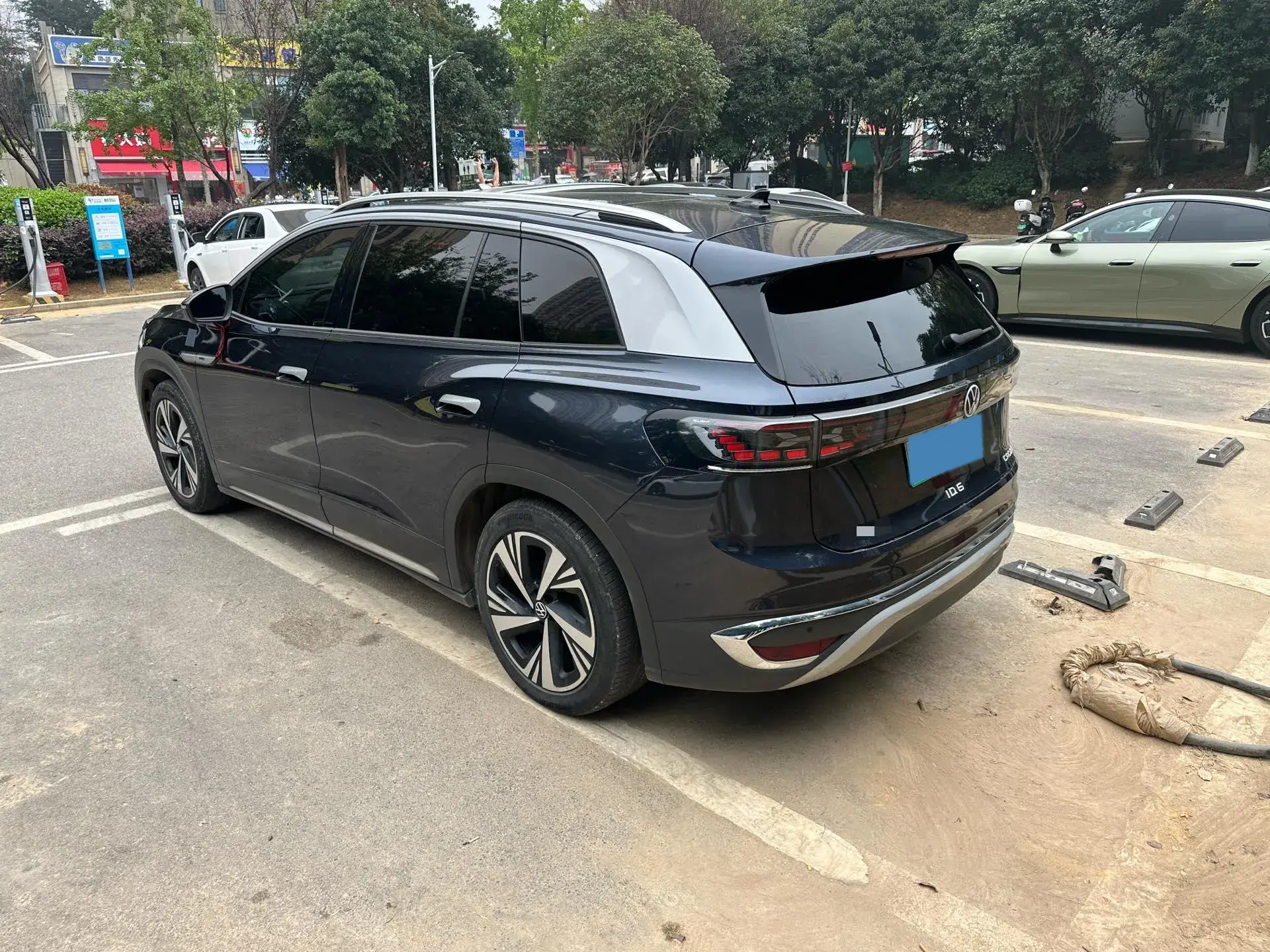 2021 VOLKSWAGEN ID.6 thumbnail 4