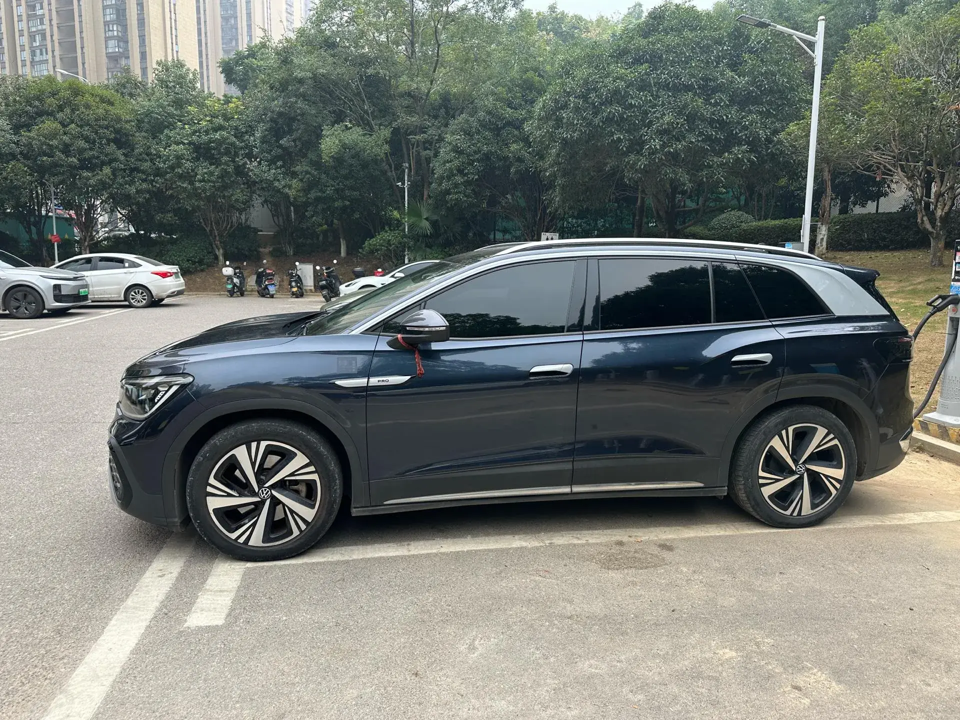 2021 VOLKSWAGEN ID.6 thumbnail 3