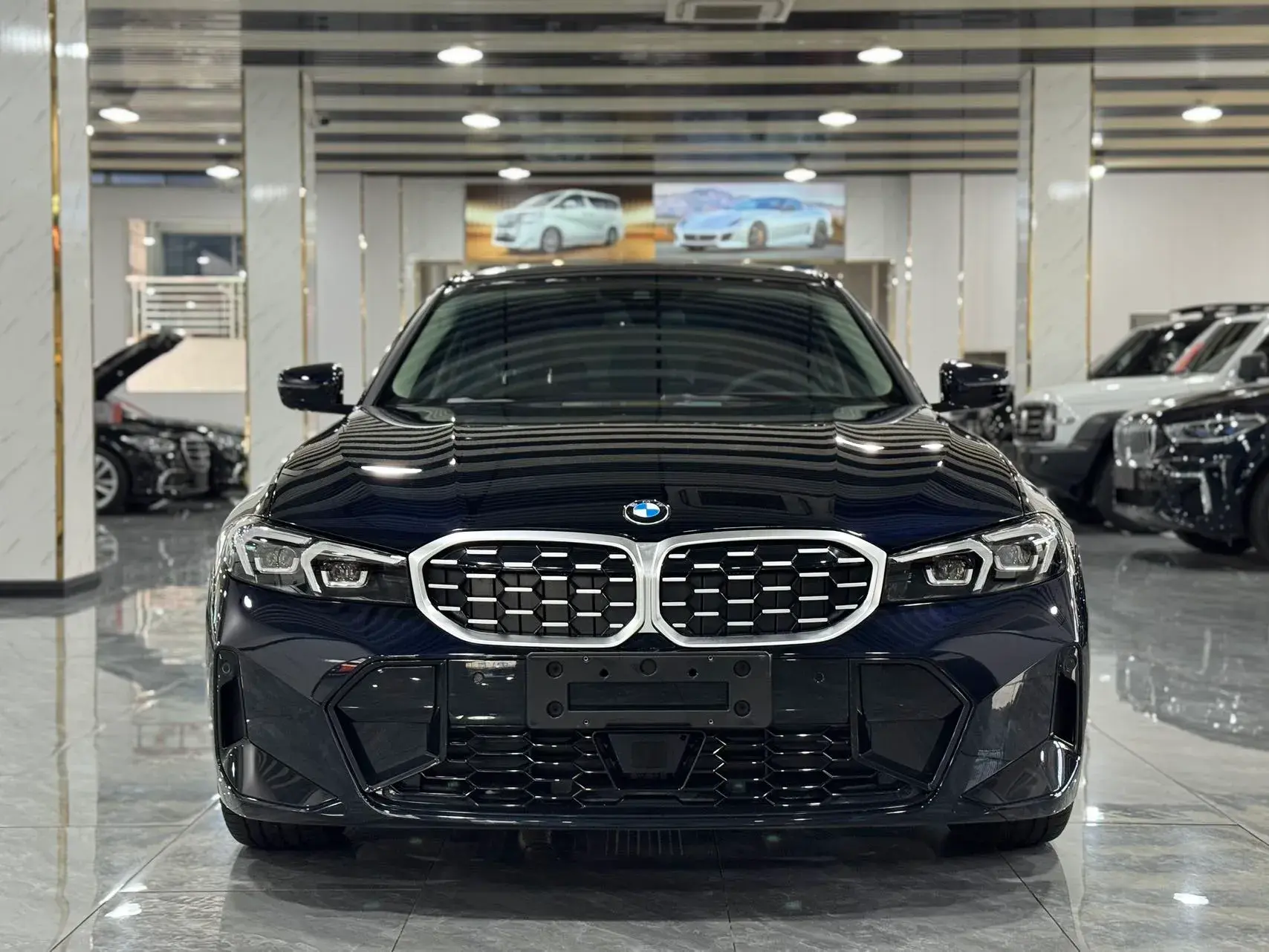 2025 BMW 3 thumbnail 2