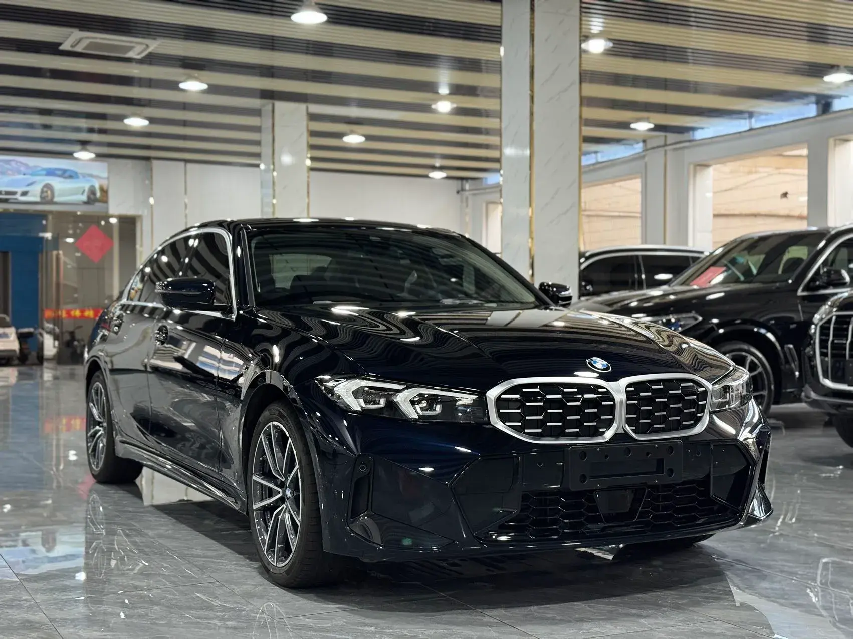 2025 BMW 3 thumbnail 3