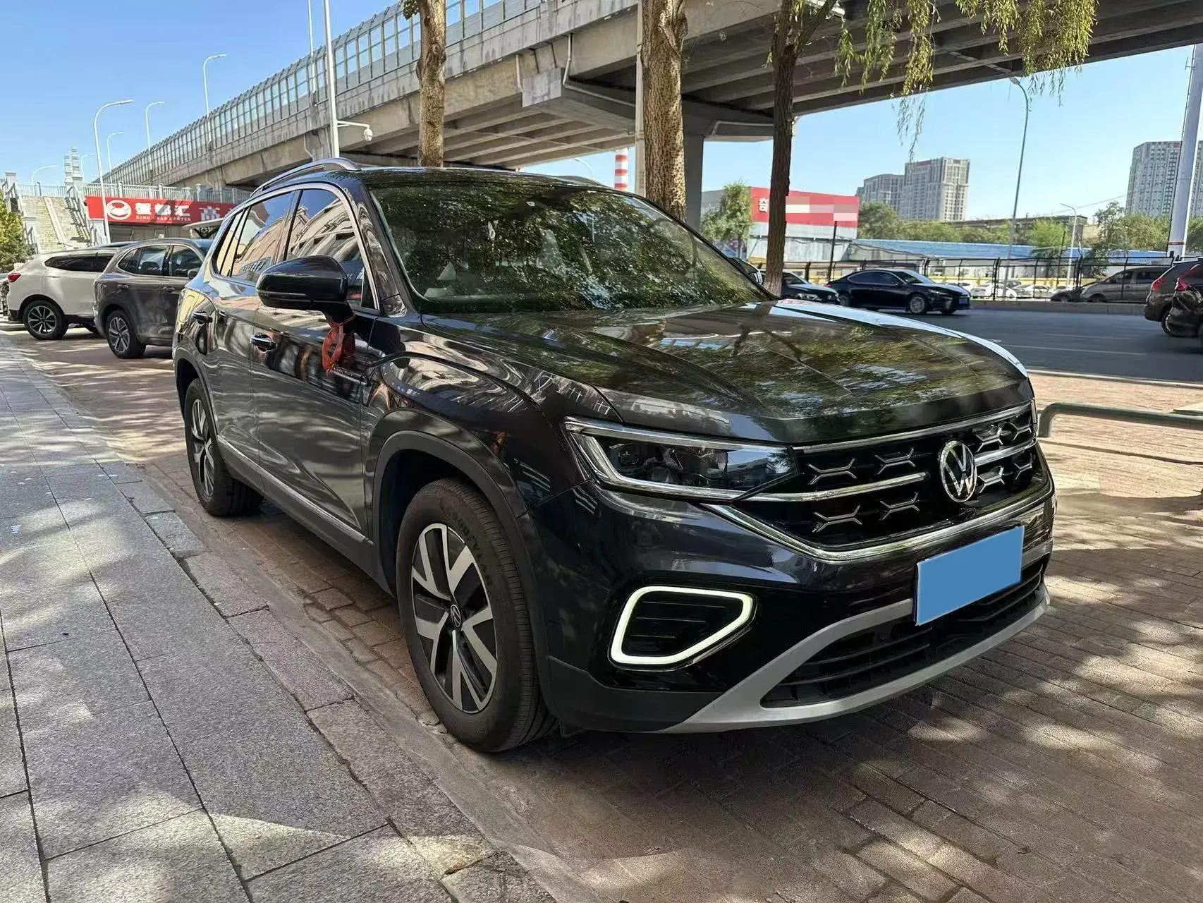 2023 VOLKSWAGEN TAYRON thumbnail 3