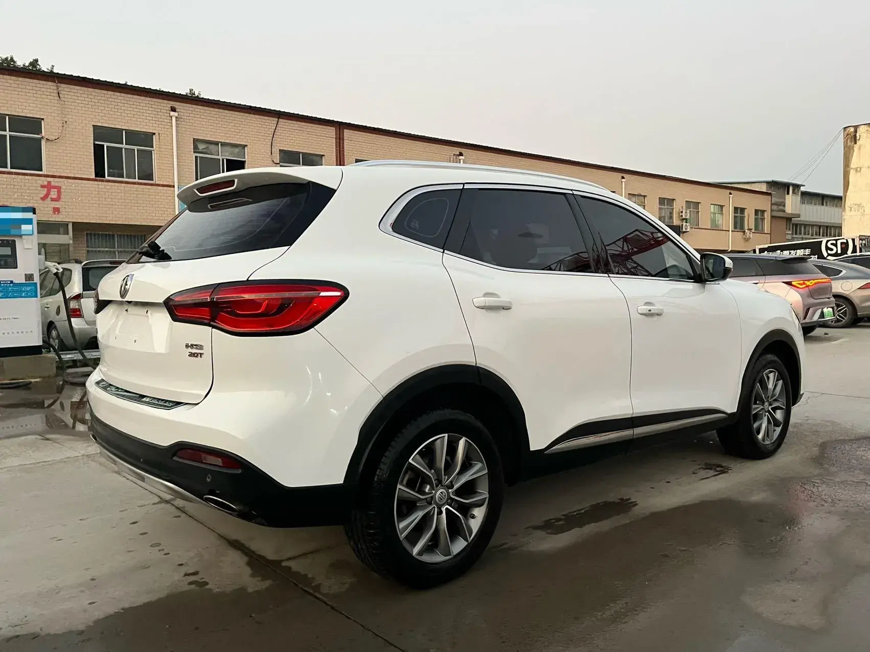 2018 MG HS thumbnail 3