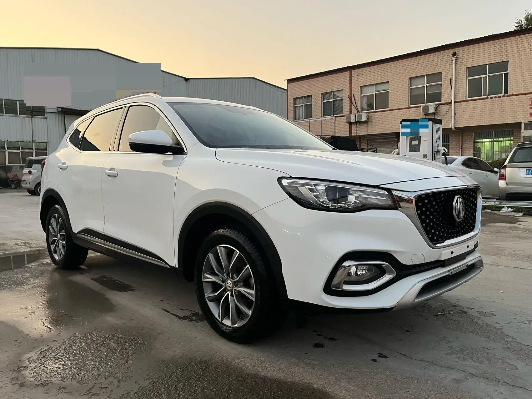 2018 MG HS thumbnail 2