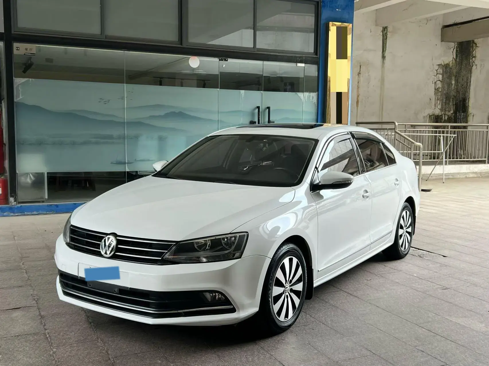 2018 VOLKSWAGEN SAGITAR view 1