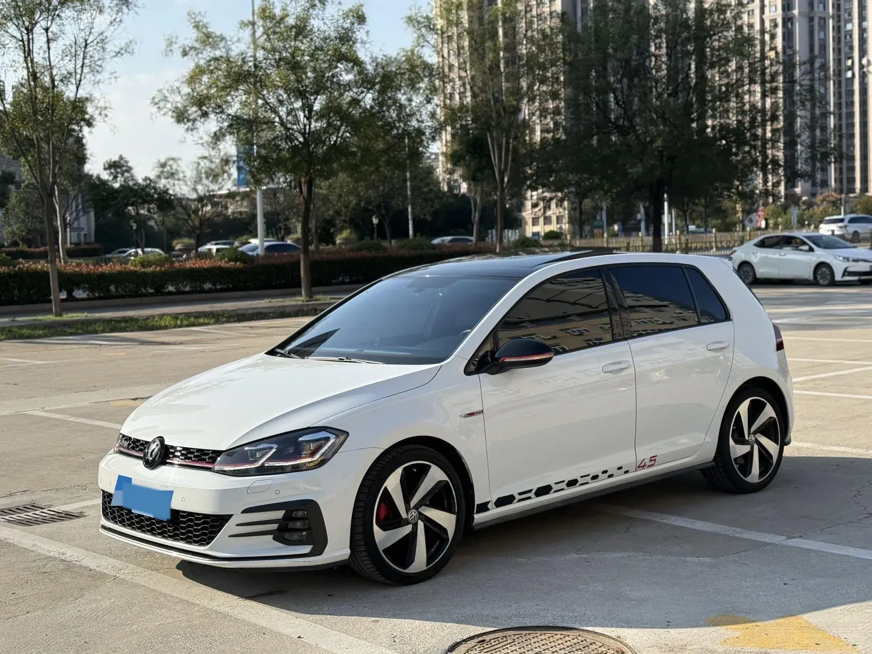 2018 VOLKSWAGEN GOLFGTI view 1