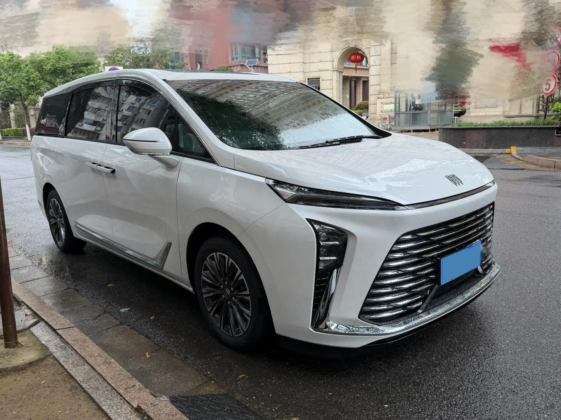 2025 BUICK GL8 thumbnail 3