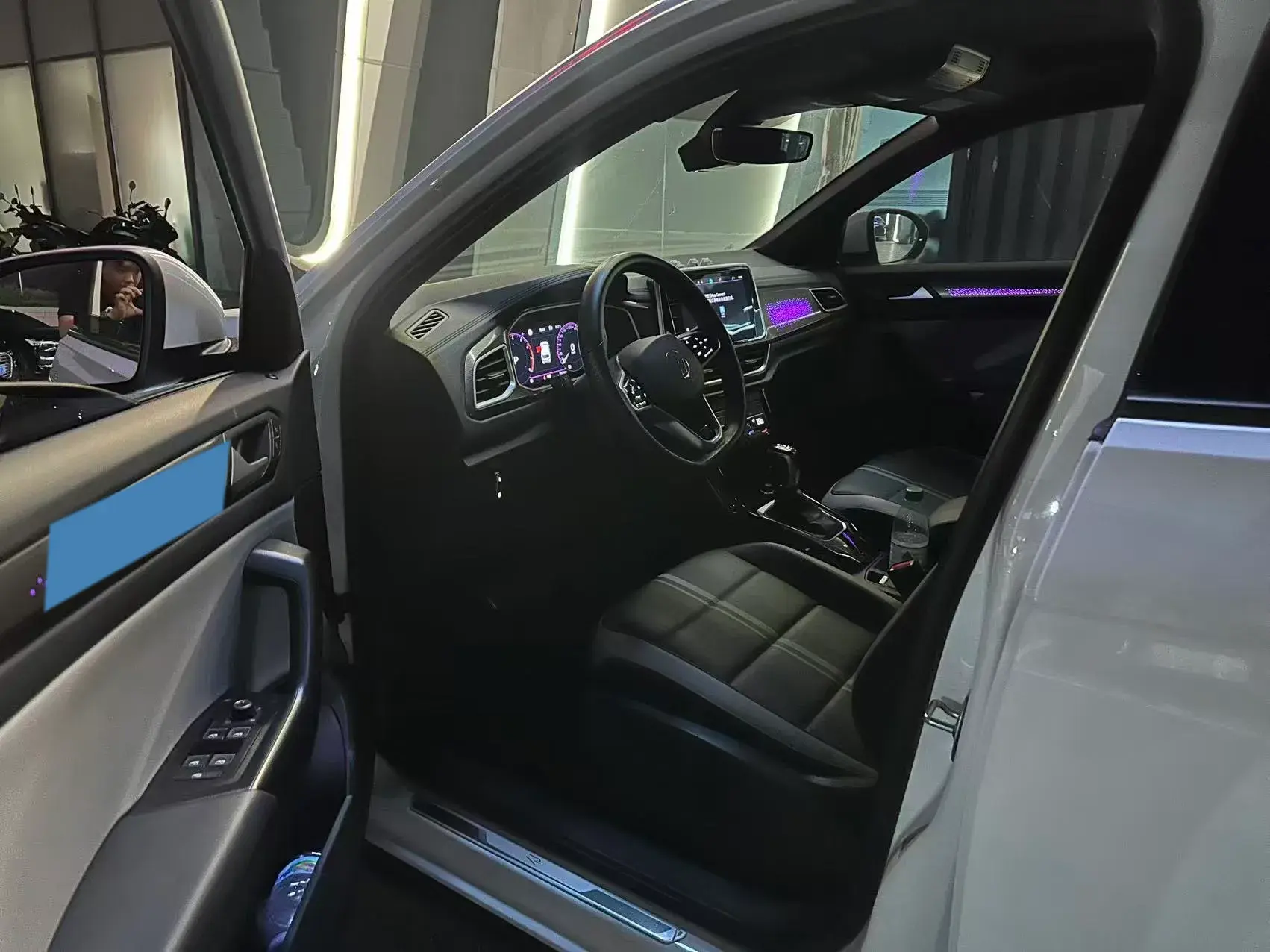 2023 VOLKSWAGEN T-ROC thumbnail 4