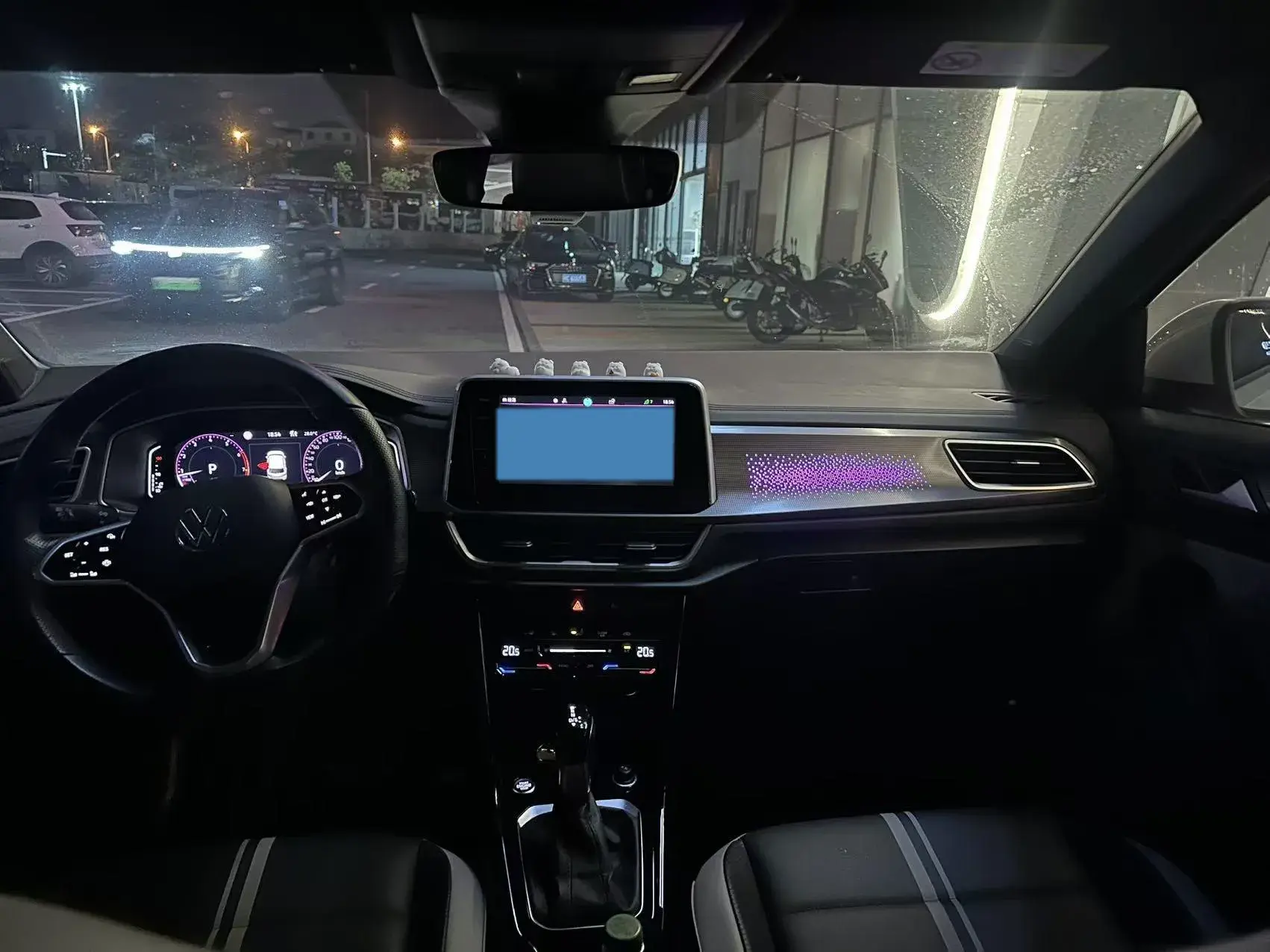 2023 VOLKSWAGEN T-ROC thumbnail 2