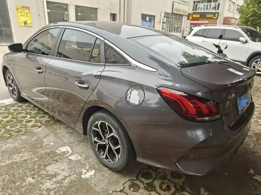 2021 MG 5 thumbnail 3