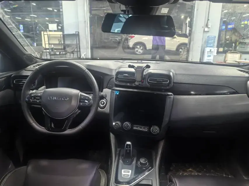 2021 LYNK&CO 03 thumbnail 3