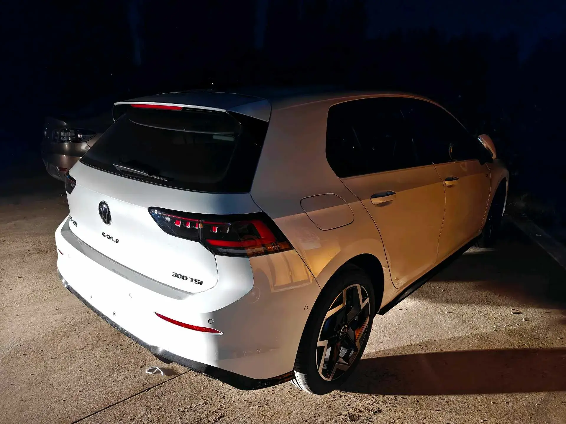 2025 VOLKSWAGEN GOLF thumbnail 3